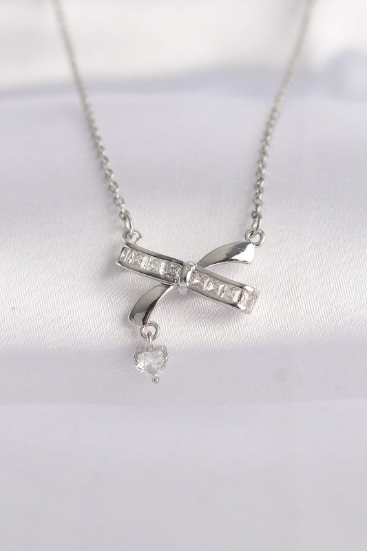 BKO8621 - 316L Çelik Zincir Gümüş Renk Zirkon Taşlı Kalp Detay Fiyonk Kolye