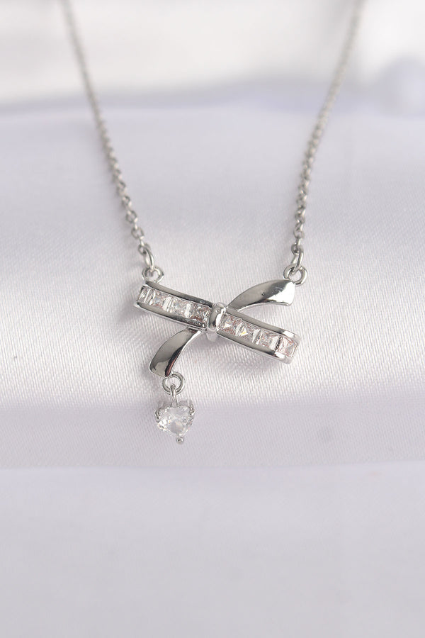 BKO8621 - 316L Çelik Zincir Gümüş Renk Zirkon Taşlı Kalp Detay Fiyonk Kolye