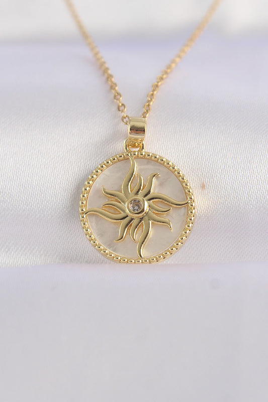 BKO8653 - 316L Çelik Zincir Altın Renk Zirkon Taşlı Oval Tasarım Güneş Kolye