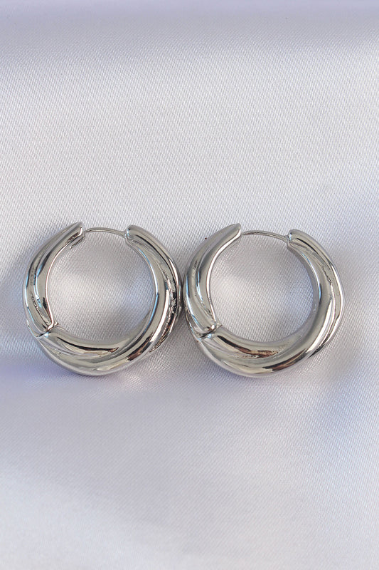 BKP8975 - Pirinç Gümüş Renk Asimetrik Kıvrım Küpe