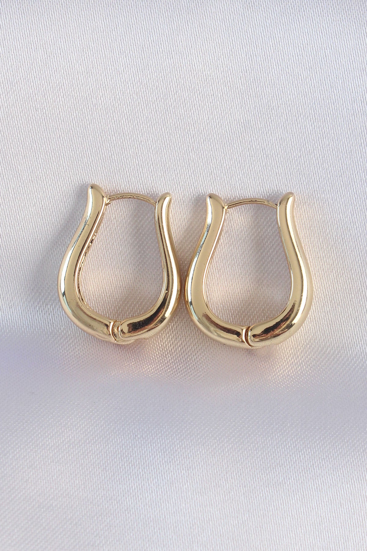 Pirinç Gold Renk İçi Boş Gül Küpe - BKP8976