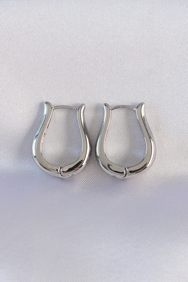 BKP8977 - Pirinç Gümüş Renk İçi Boş Gül Küpe