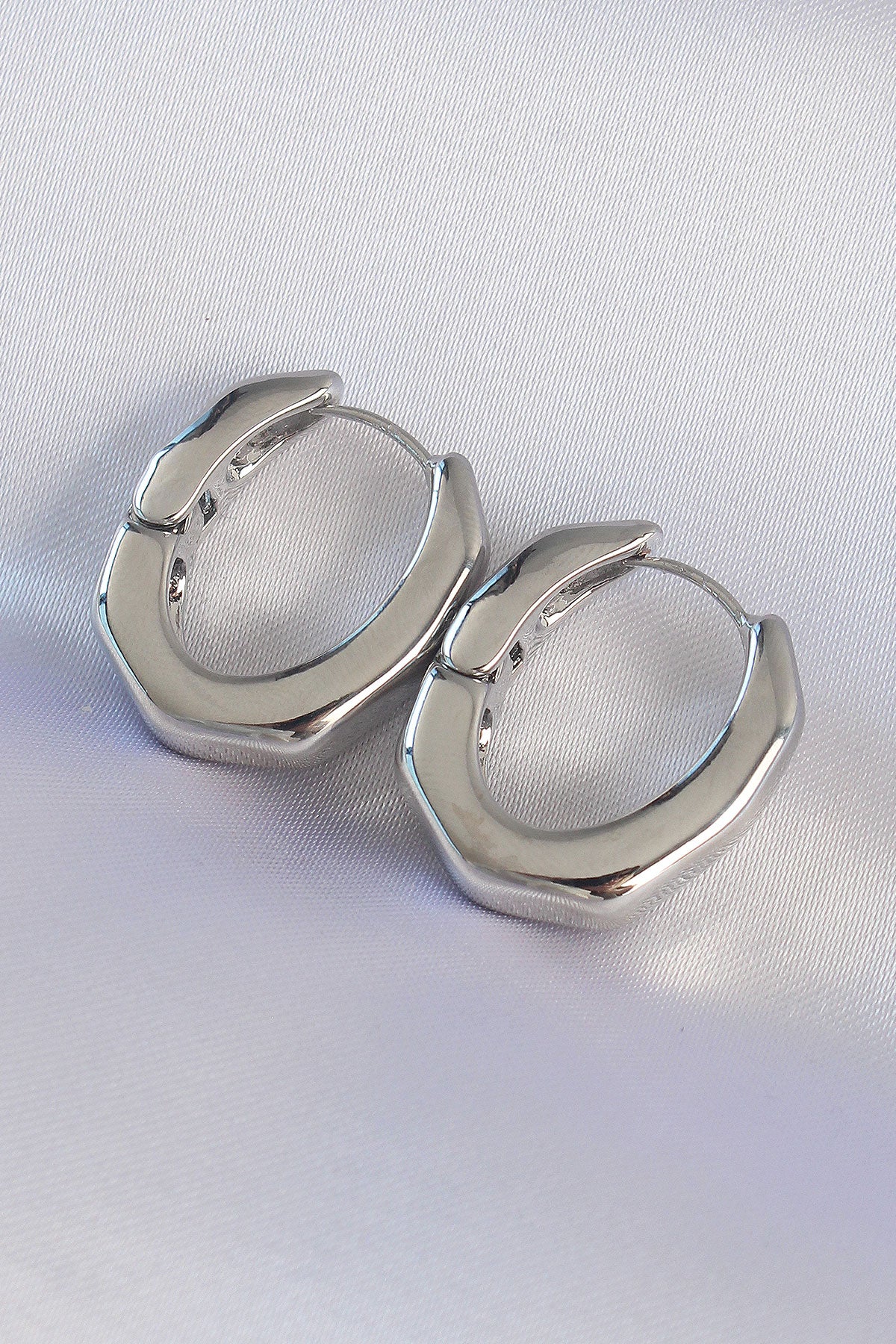 Pirinç Gümüş Renk Kalın Kemik Model Küpe - BKP8981