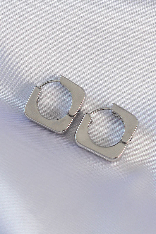 BKP8987 - Pirinç Gümüş Renk Kare Küpe