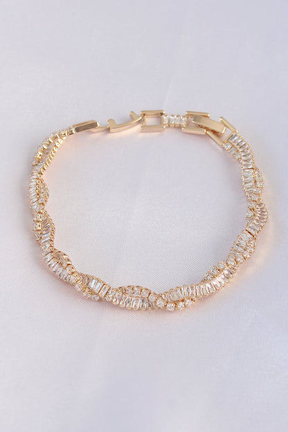 Vip Seri Pirinç Zirkon Taşlı Gold Renk Sarmal Model Bileklik - BB6083