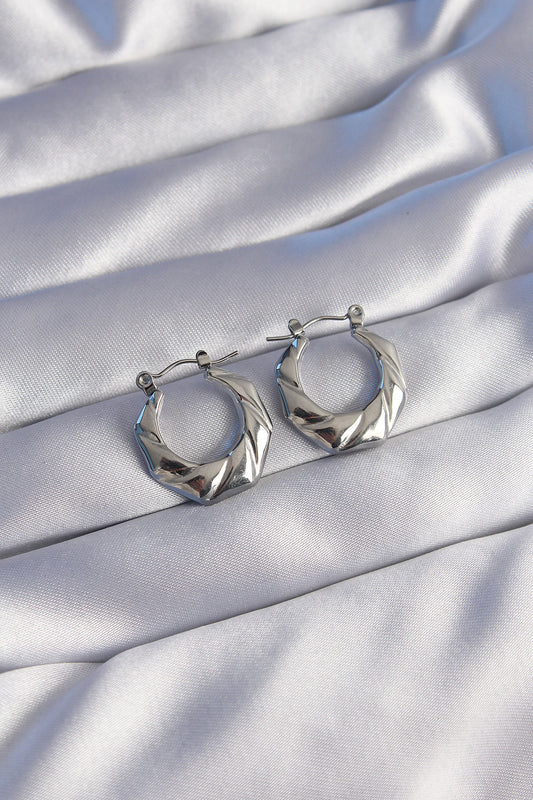 BKP9045 - 316L Çelik Gümüş Renk Kıvrımlı Görünüm Geometrik Model Küpe