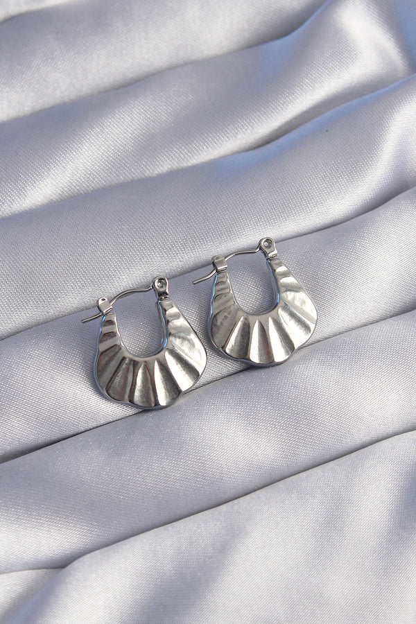 BKP9046 - 316L Çelik Gümüş Renk Kabartmalı Görünüm Küpe