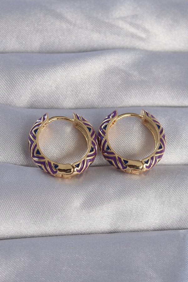 BKP9076 - Pirinç Gold Renk Mor Etnik Desenli Halka Küpe