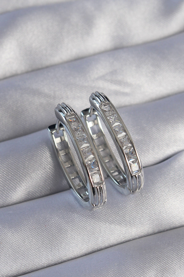 BKP9078 - Pirinç Gümüş Renk Zirkon Taşlı Oval Model Küpe