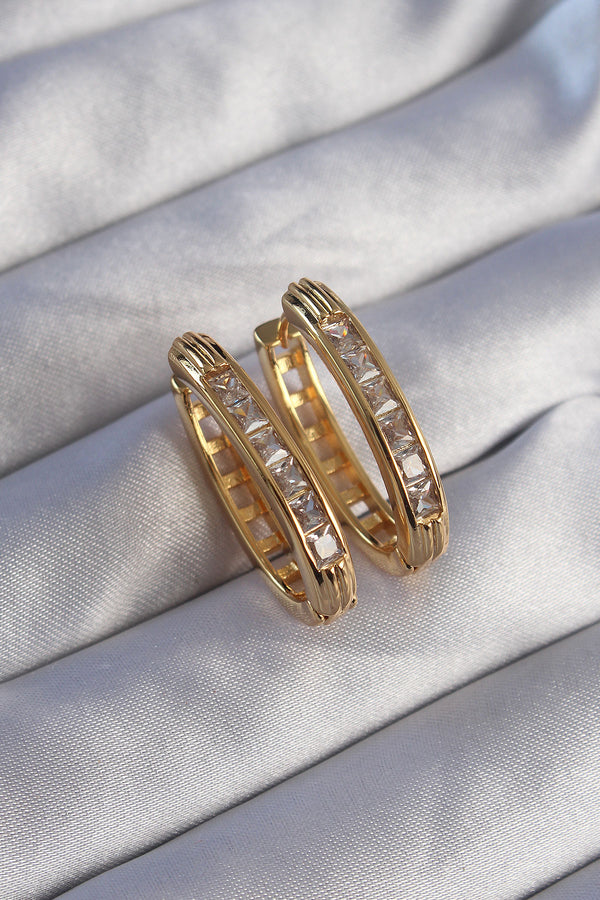 BKP9079 - Pirinç Gold Renk Zirkon Taşlı Oval Model Küpe