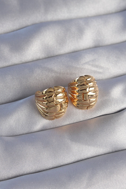 BKP9080 - Pirinç Gold Renk Tırtıklı Minimal Bombeli Tasarım Küpe