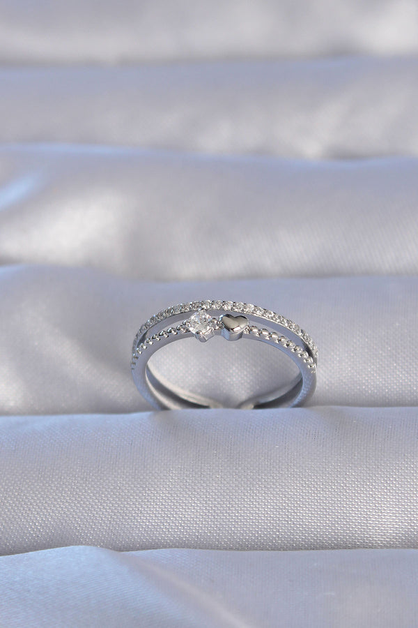 BYK3220 - Pirinç Gümüş Renk Zirkon Taşlı Kalpli Su Yolu Model Ayarlanabilir Yüzük