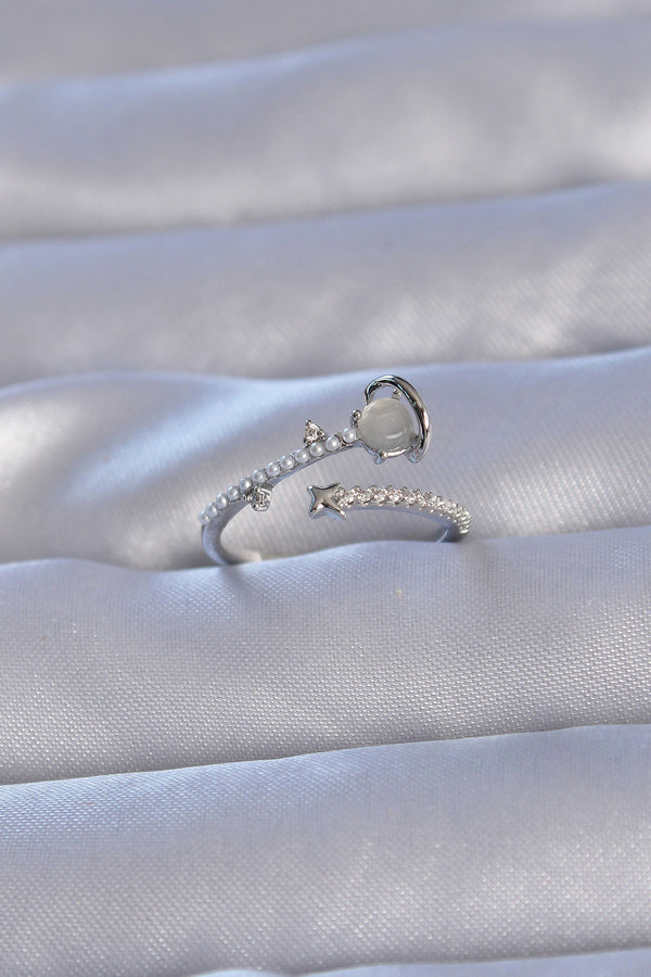 BYK3222 - Pirinç Gümüş Renk Zirkon Taşlı İncili Satürn Model Ayarlanabilir Yüzük