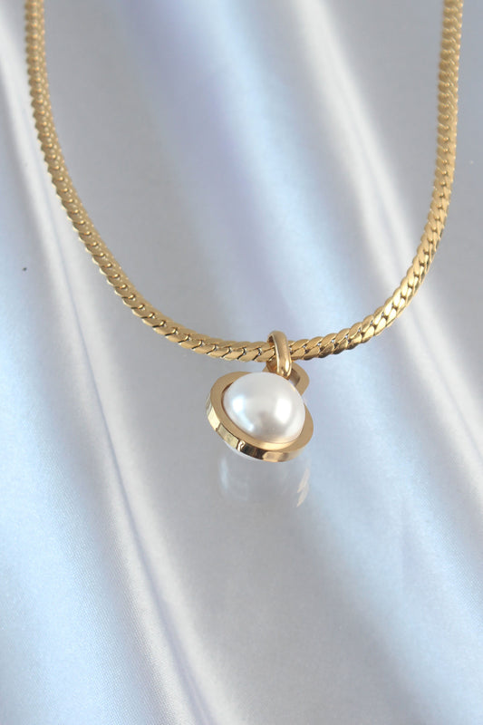 BKO8903 - 316L Çelik Gold Renk Yassı Zincir İnci Taşlı Kolye