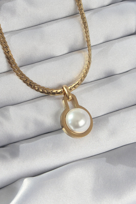 BKO8903 - 316L Çelik Gold Renk Yassı Zincir İnci Taşlı Kolye