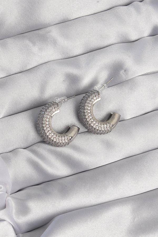 BKP9114 - Pirinç Gümüş Renk Zirkon Taşlı Yarım Halka Küpe