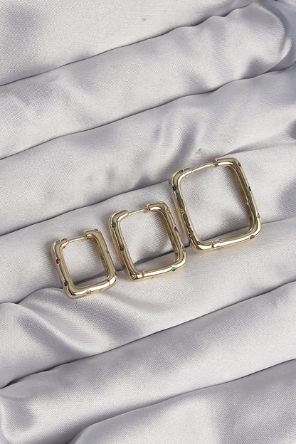 BKP9116 - Pirinç Gold Renk Renkli Zirkon Taşlı Kare Model Küpe Seti