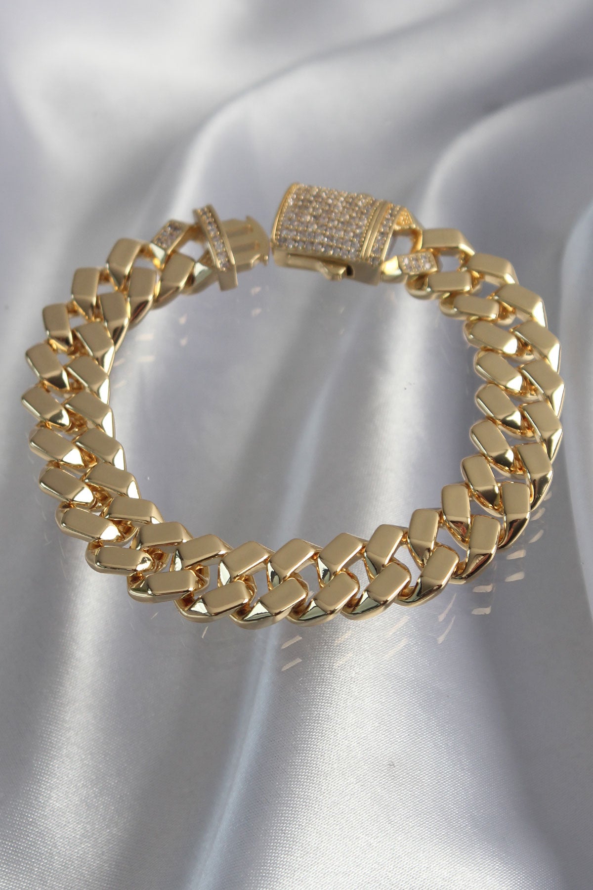 Vip Seri Gurmet Zirkon Taşlı Gold Renk Bileklik - BB6173