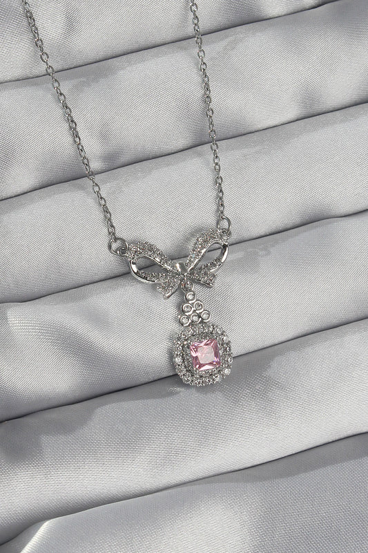 BKO8923 - 316L Çelik Gümüş Renk Fiyonk Detay Pembe Zirkon Taşlı Tektaş Kolye