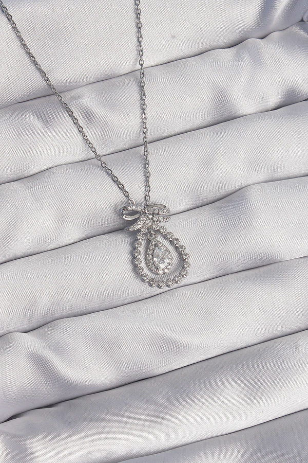 BKO8930 - 316L Çelik Gümüş Renk Fiyonk Detaylı Zirkon Taşlı Damla Model Kolye