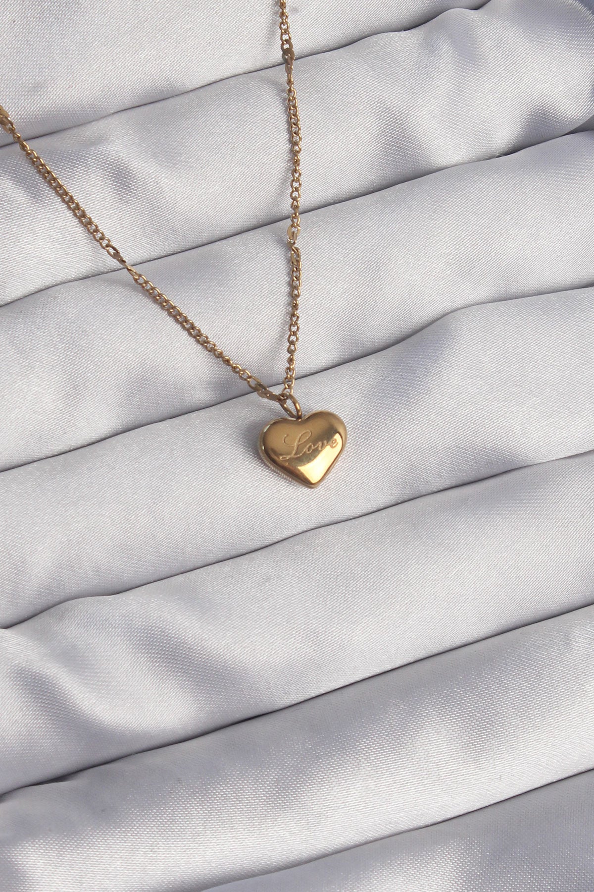 BKO8931 - 316L Çelik Gold Renk Kalp Model Love Kolye