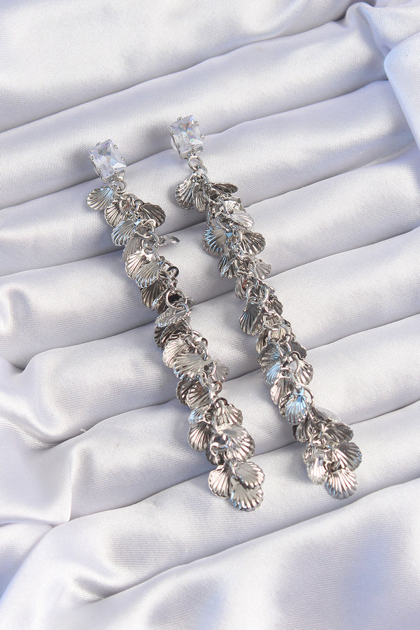 BKP9253 - Pirinç Gümüş Renk Zirkon Taşlı Minimal Deniz Kabuklu Sallantılı Küpe