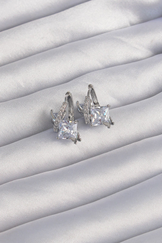 BKP9288 - Pirinç Gümüş Renk İri Zirkon Taşlı Kıvrımlı Minimal Kelebekli Halka Küpe