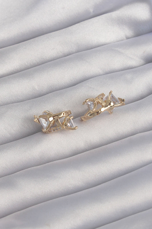 BKP9289 - Pirinç Gold Renk İri Zirkon Taşlı Kıvrımlı Minimal Kelebekli Halka Küpe