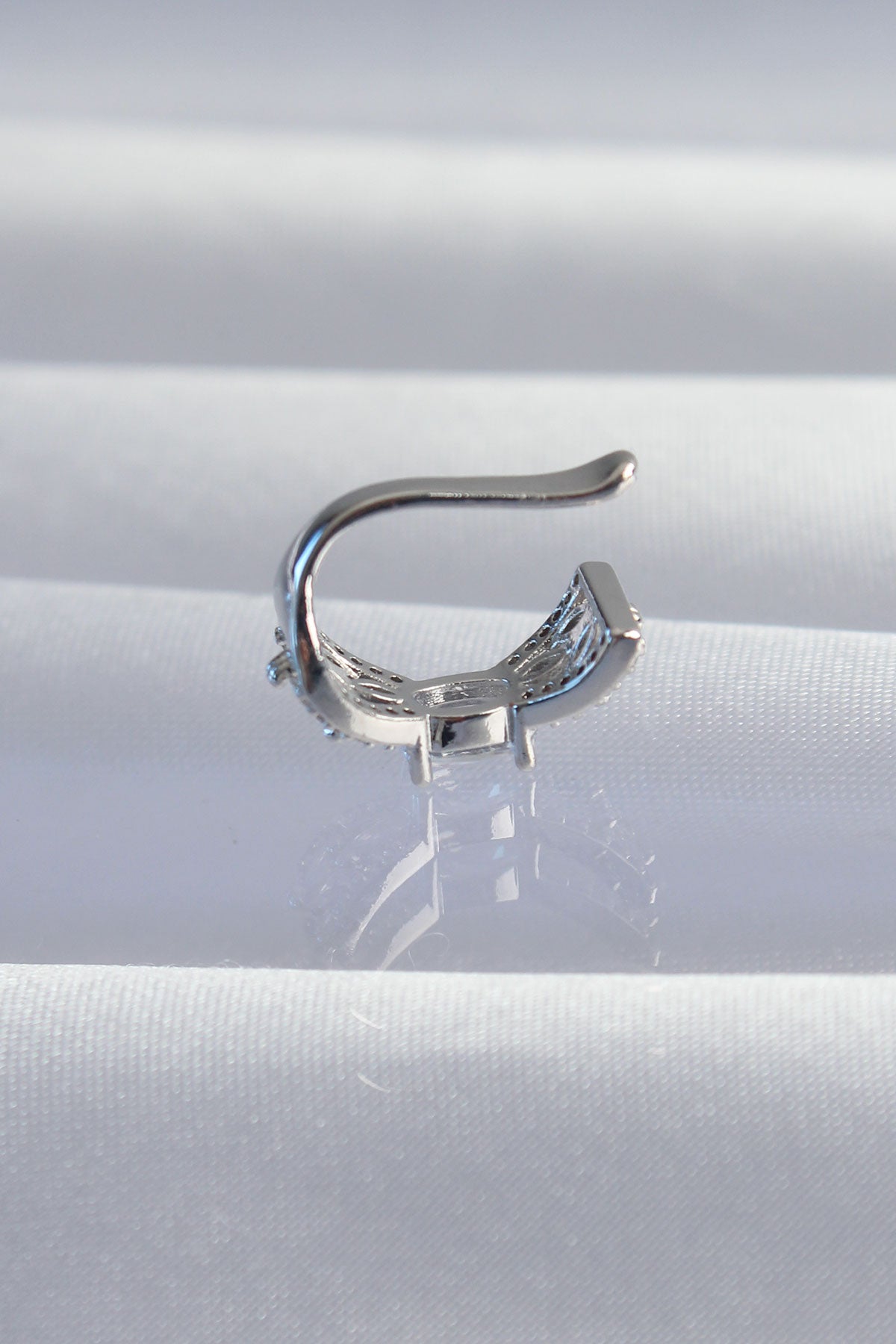 Pirinç Gümüş Renk Zirkon Taş Kaplama Earcuff Küpe - BKP9336
