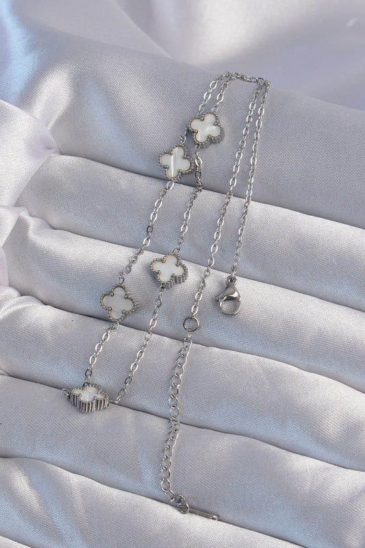 BKO9001 - 316L Çelik Gümüş Renk Minimal Beyaz Sedefli Yonca Kolye