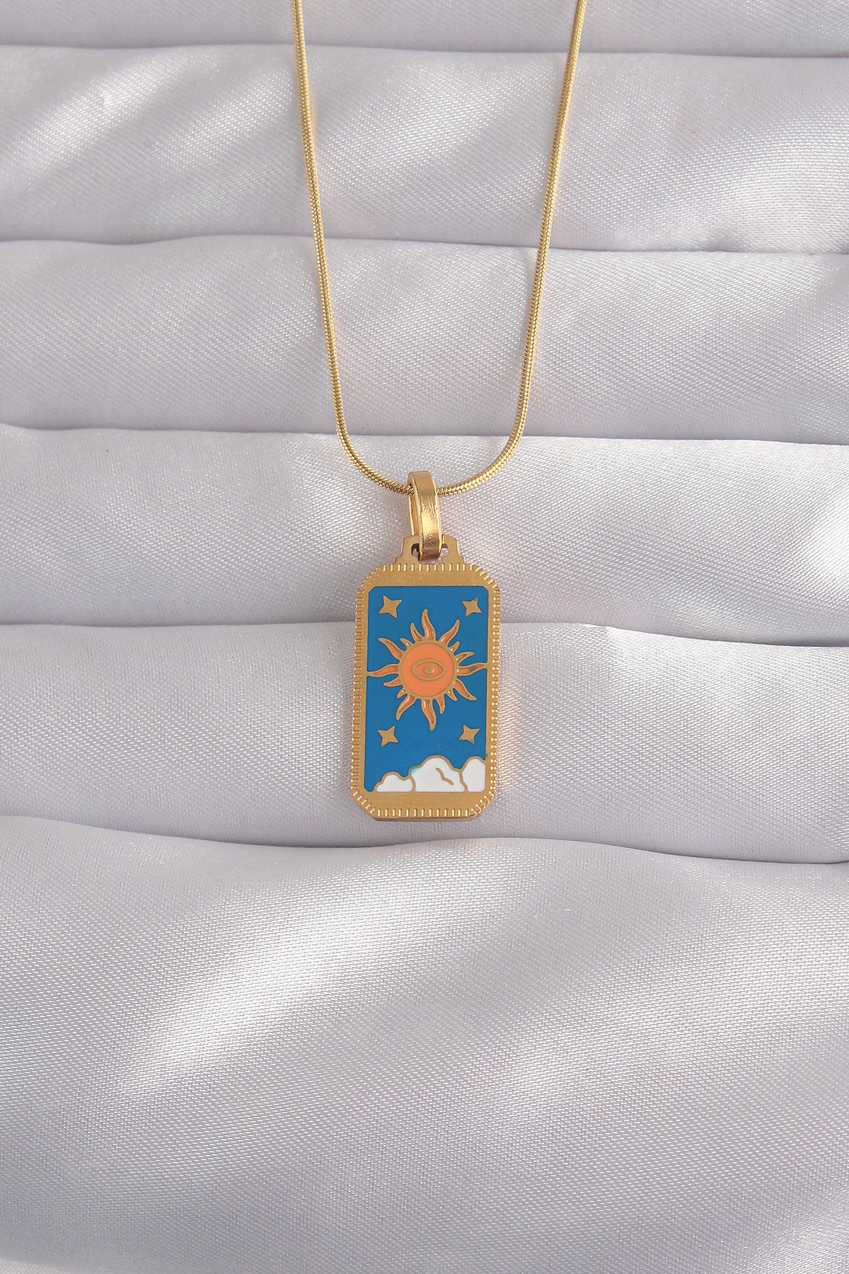 BKO9026 - 316L Çelik Gold Renk Mavi Mineli Güneş Model Tarot Kolye