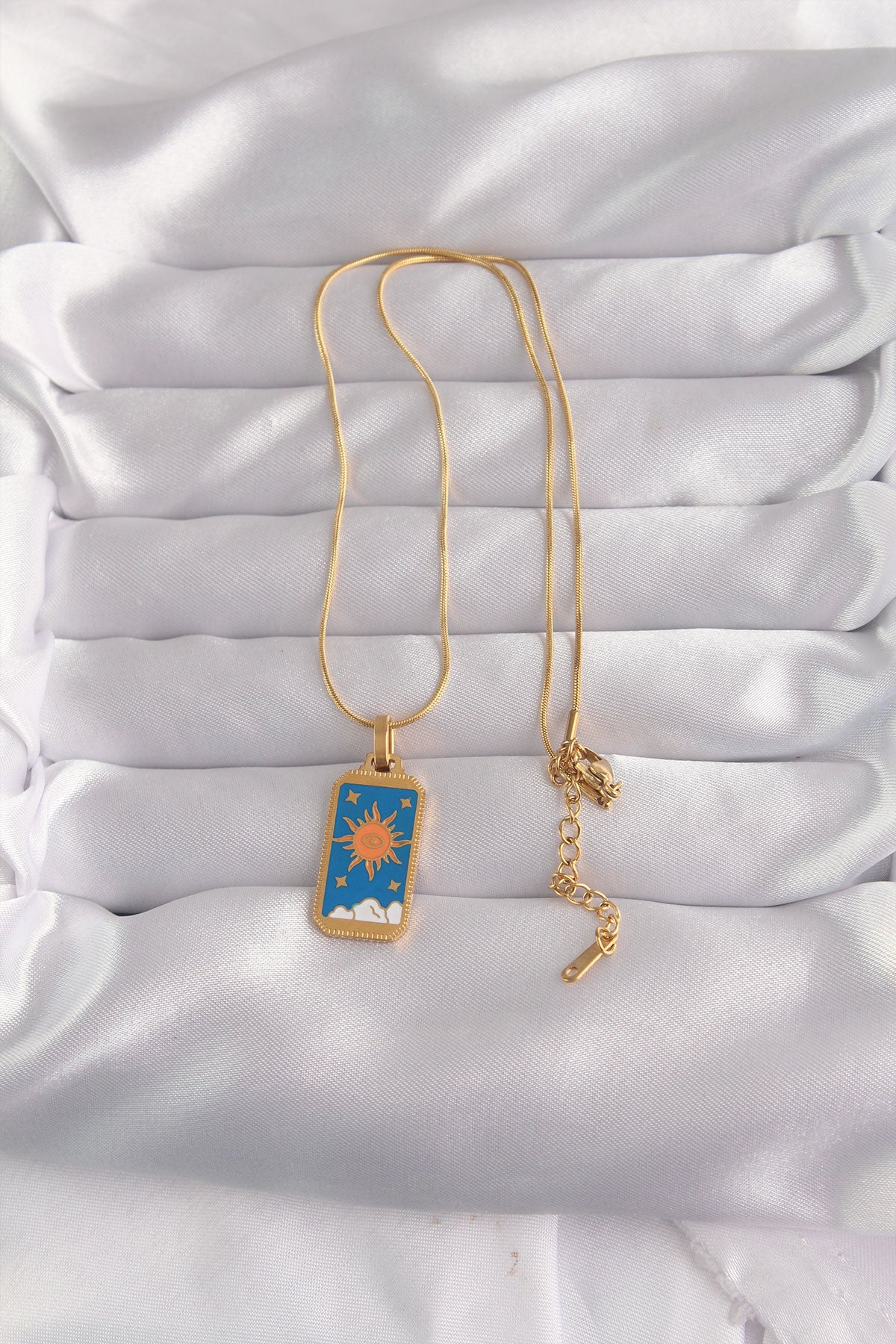 BKO9026 - 316L Çelik Gold Renk Mavi Mineli Güneş Model Tarot Kolye