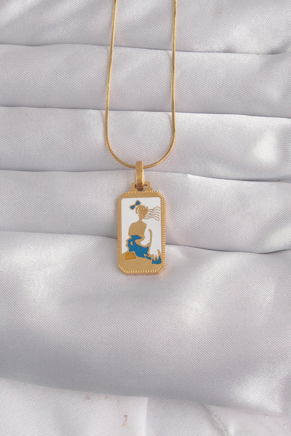 BKO9027 - 316L Çelik Gold Renk Beyaz Mineli Kız Figür Tarot Kolye