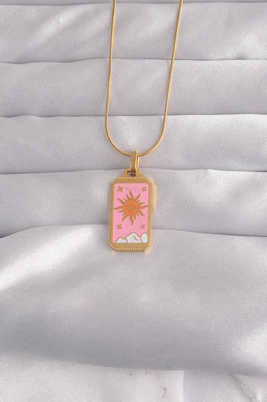 BKO9029 - 316L Çelik Gold Renk Pembe Mineli Güneş Model Tarot Kolye
