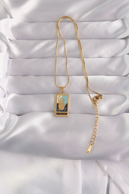 BKO9035 - 316L Çelik Gold Renk Karışık Mineli El Figür Tarot Kolye