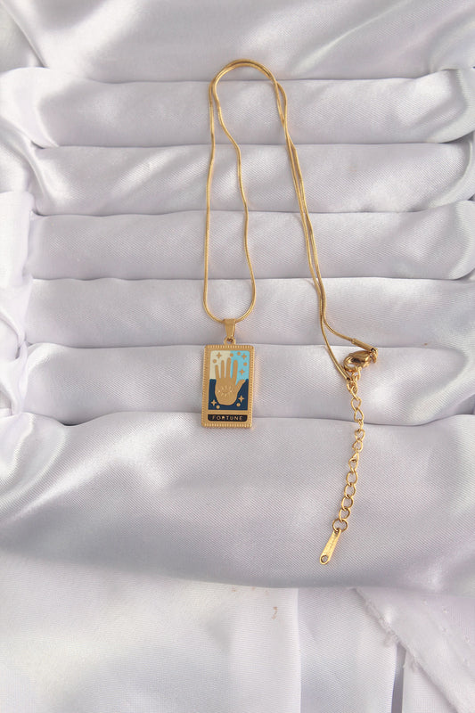 BKO9035 - 316L Çelik Gold Renk Karışık Mineli El Figür Tarot Kolye