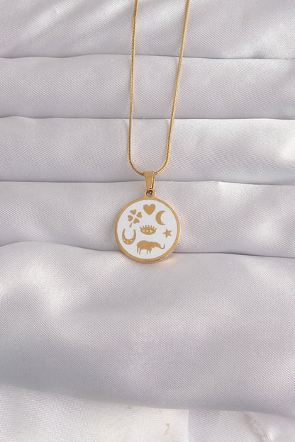 BKO9041 - 316L Çelik Gold Renk Beyaz Mineli Karışık Figürlü Tarot Kolye