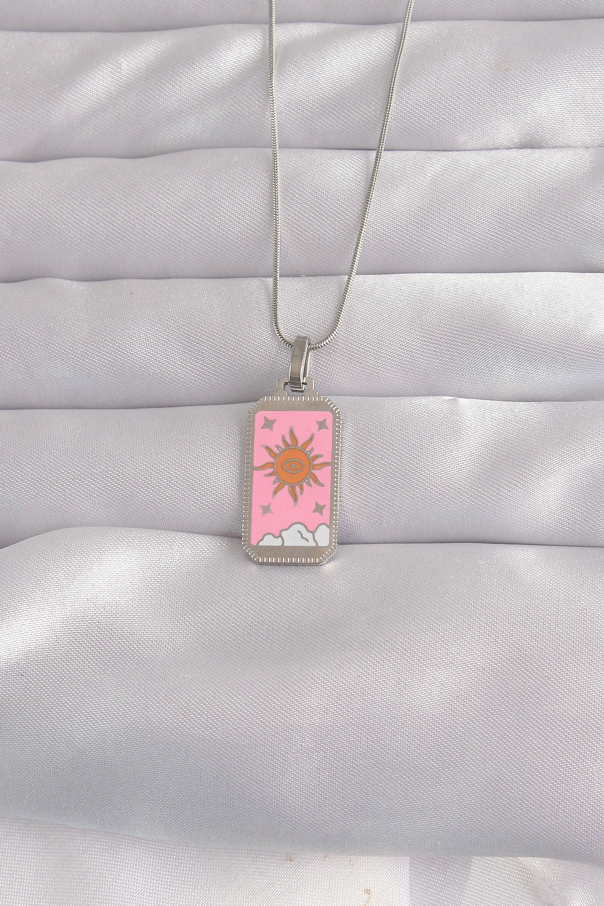 BKO9043 - 316L Çelik Gümüş Renk Pembe Mineli Güneş Model Tarot Kolye