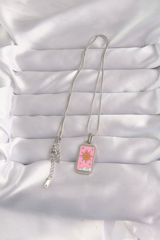 BKO9043 - 316L Çelik Gümüş Renk Pembe Mineli Güneş Model Tarot Kolye