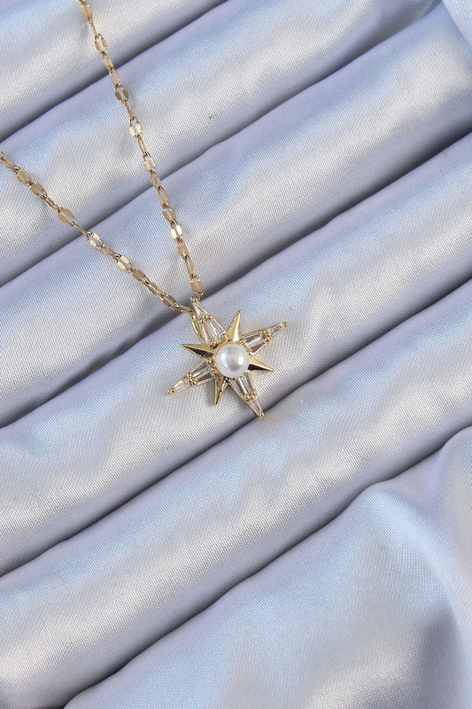 BKO9119 - 316L Çelik Zincir Altın Renk Baget Taşlı İnci Detay Kutup Yıldızı Kolye