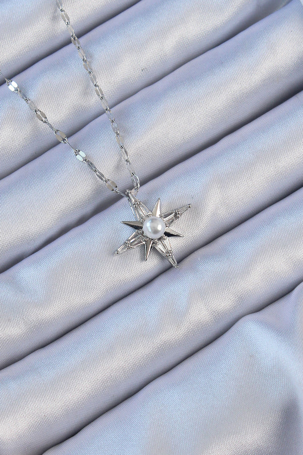 BKO9120 - 316L Çelik Zincir Gümüş Renk Baget Taşlı İnci Detay Kutup Yıldızı Kolye