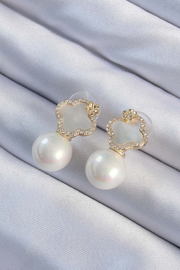 BKP9480 - Pirinç Altın Renk Zirkon Taşlı Minimal Çiçek Tasarımlı Kadın Küpe