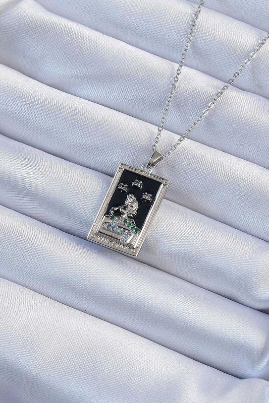 BKO9228 - 316L Çelik Zincir Gümüş Renk Zirkon Taşlı Siyah Mineli Kız Figürlü Tarot Kolye