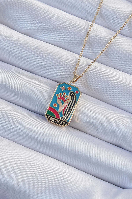 BKO9229 - 316L Çelik Zincir Altın Renk Taç ve Kız Figürlü Renkli Mineli Tarot Kolye