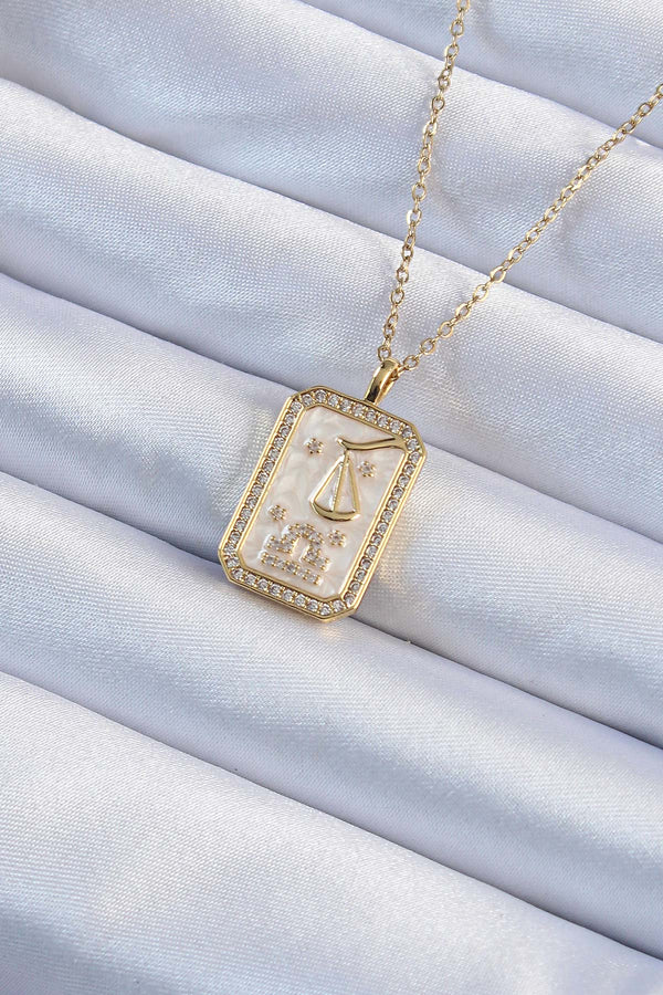 BKO9233 - 316L Çelik Zincir Altın Renk Zirkon Taşlı Çerçeveli Tarot Kolye