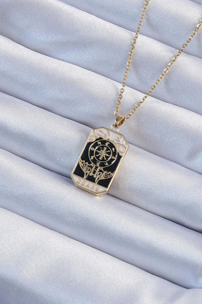 BKO9236 - 316L Çelik Zincir Altın Renk İşlemeli Siyah Mineli Tarot Kolye