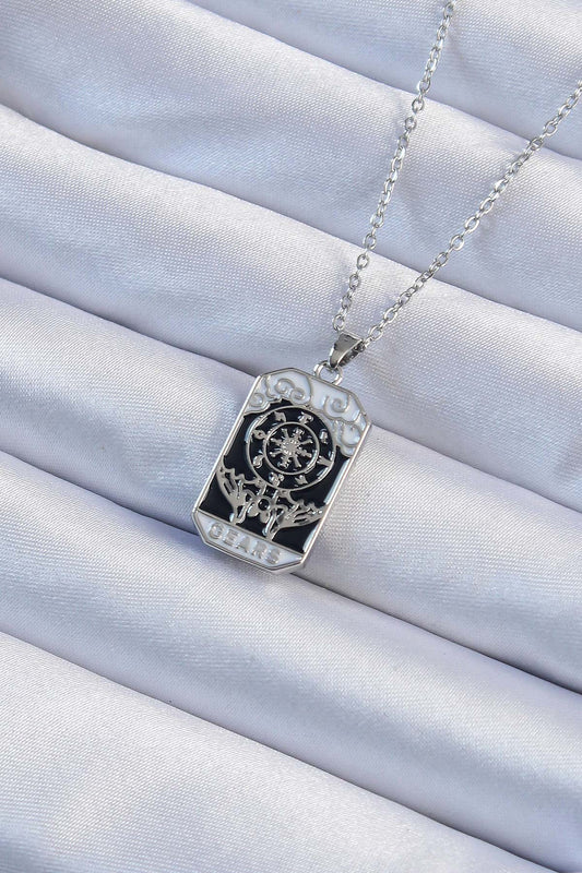 BKO9237 - 316L Çelik Zincir Gümüş Renk İşlemeli Siyah Mineli Tarot Kolye