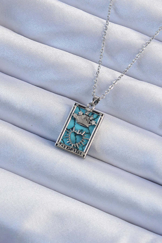 BKO9244 - 316L Çelik Zincir Gümüş Renk Zirkon Taşlı Mavi Mermer Desenli Taç Model Tarot Kolye