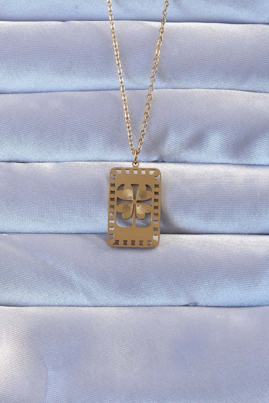 BKO9267 - 316L Altın Renk İşlemeli Yonca Model Vintage Kolye