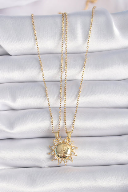 BKO9288 - 316L Çelik Gold Renk Zirkon Taşlı Güneş Model İşleme Yazı Detay Arkadaş Kolyesi